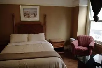 Yale Hotel 10
