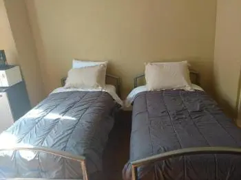Yale Hotel 9